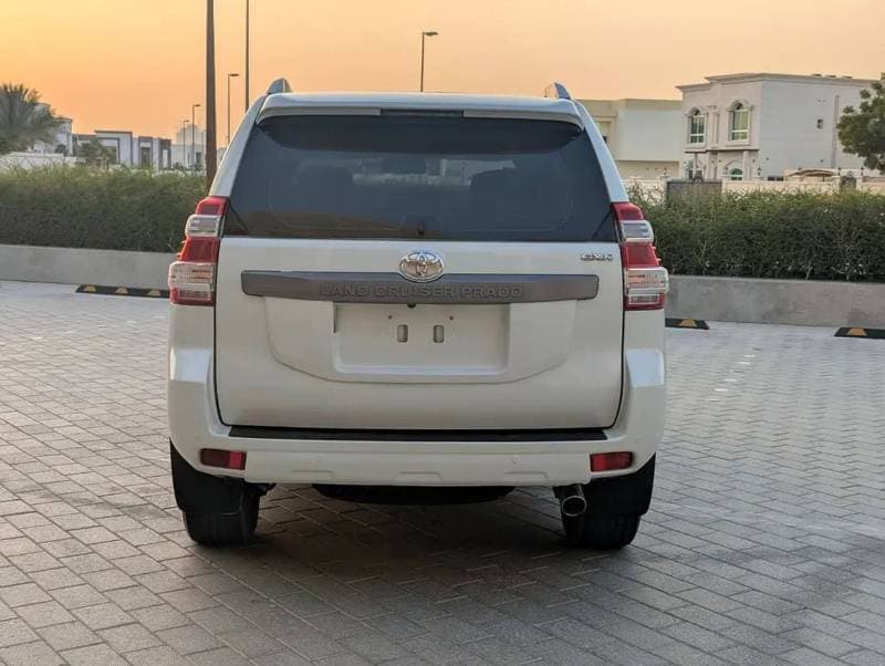 2017 Toyota Prado GXR thumbnail 6