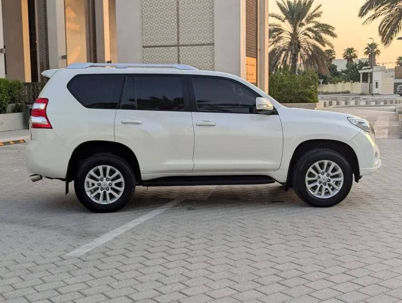 2017 Toyota Prado GXR thumbnail 8