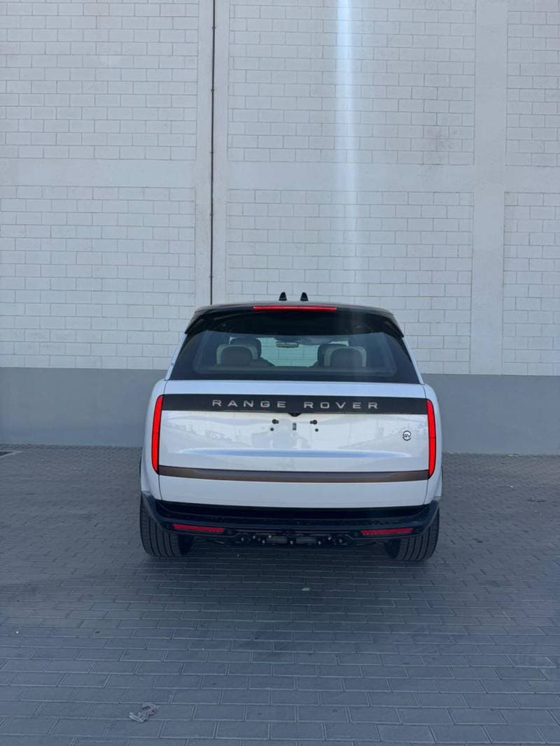 2026 Land Rover Range Rover SV LWB P615 thumbnail 5
