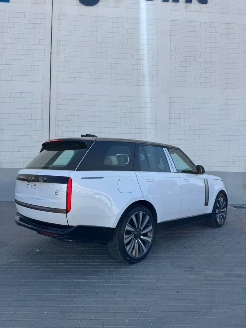 2026 Land Rover Range Rover SV LWB P615 thumbnail 4