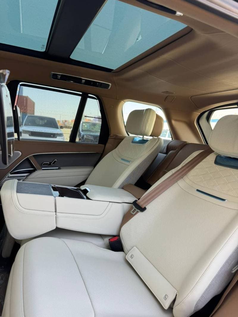 2026 Land Rover Range Rover SV LWB P615 thumbnail 8