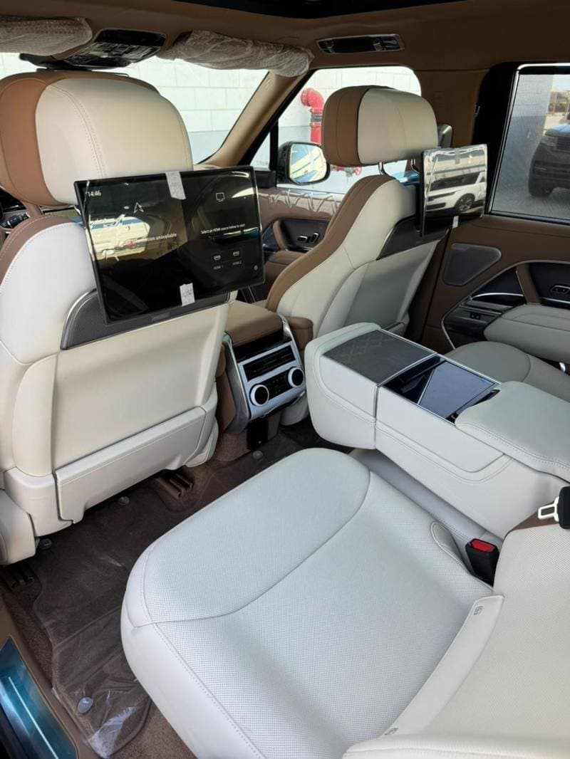 2026 Land Rover Range Rover SV LWB P615 thumbnail 6