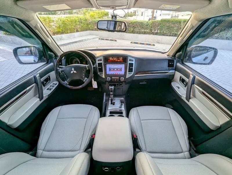 2015 Mitsubishi Pajero GLS MIDLINE thumbnail 3