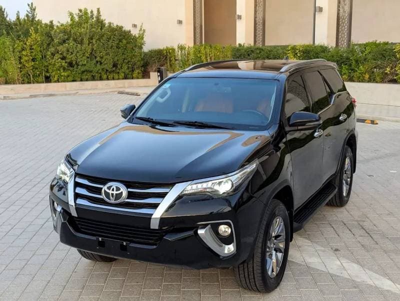 2019 Toyota Fortuner VXR thumbnail 2