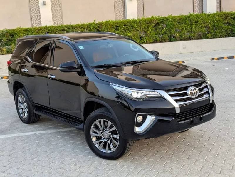 2019 Toyota Fortuner VXR thumbnail 3
