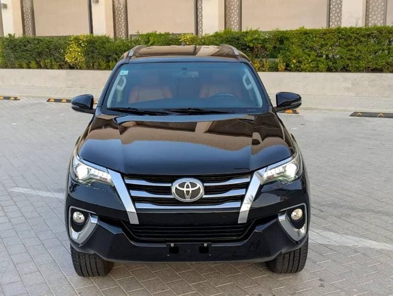 2019 Toyota Fortuner VXR thumbnail 4