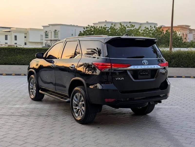 2019 Toyota Fortuner VXR thumbnail 7