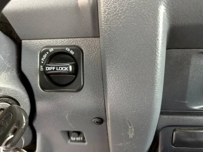 2018 Toyota Land Cruiser 70 LC79 LX thumbnail 6