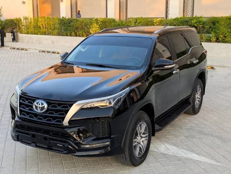 2017 Toyota Fortuner EXR thumbnail 2
