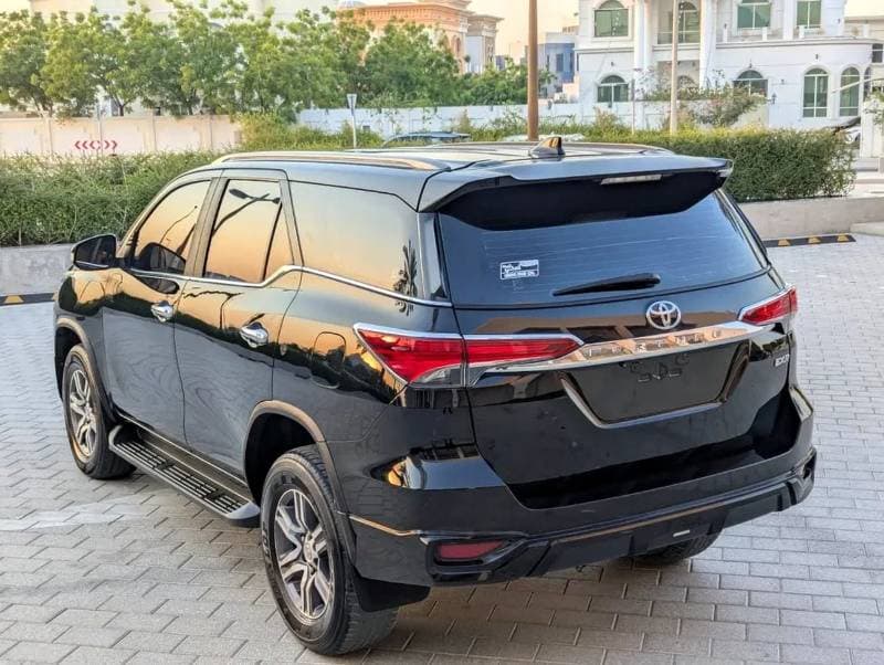 2017 Toyota Fortuner EXR thumbnail 4