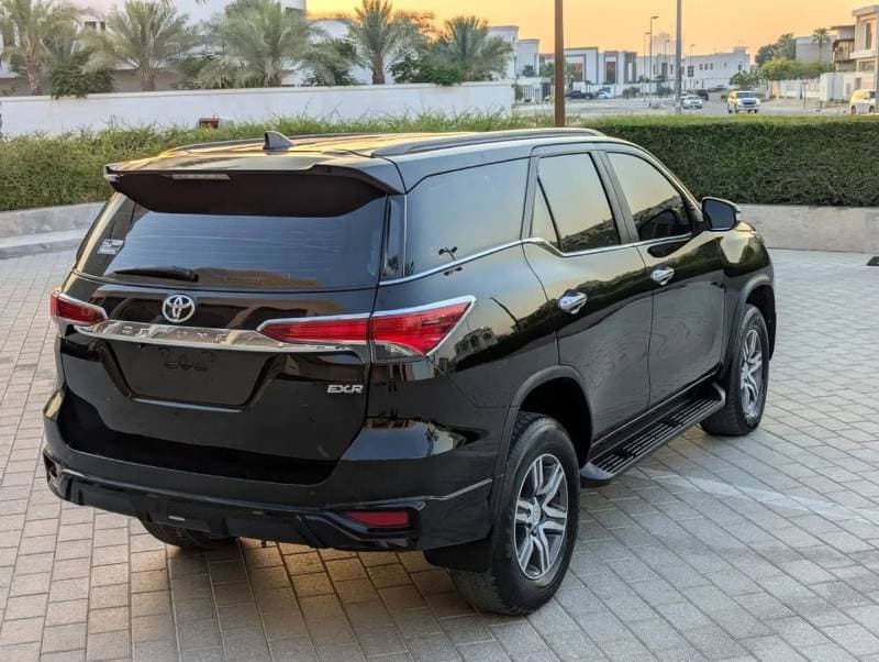 2017 Toyota Fortuner EXR thumbnail 5