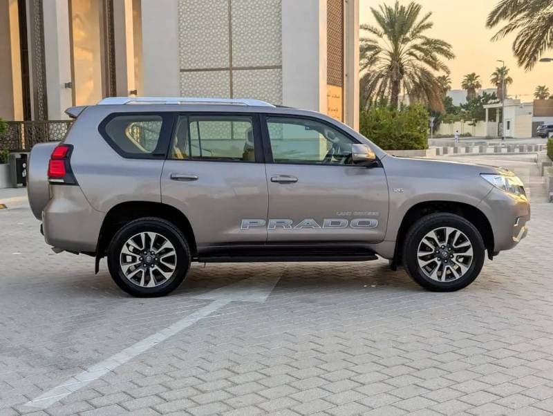 2022 Toyota Prado TX L thumbnail 6