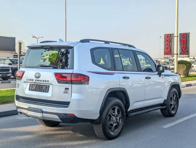2022 Toyota Land Cruiser GR SPORT thumbnail 4