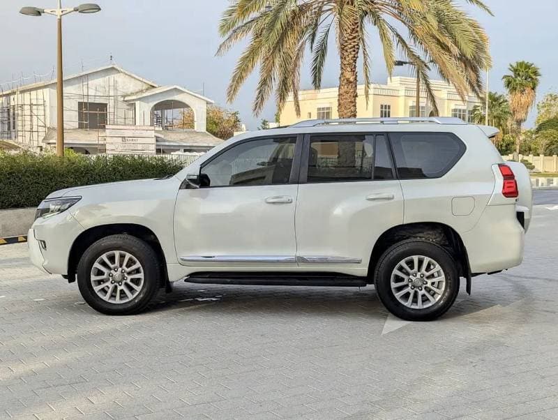 2018 Toyota Prado VXR thumbnail 3