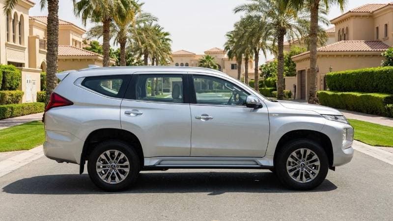 2022 Mitsubishi Montero Sport GLX thumbnail 3