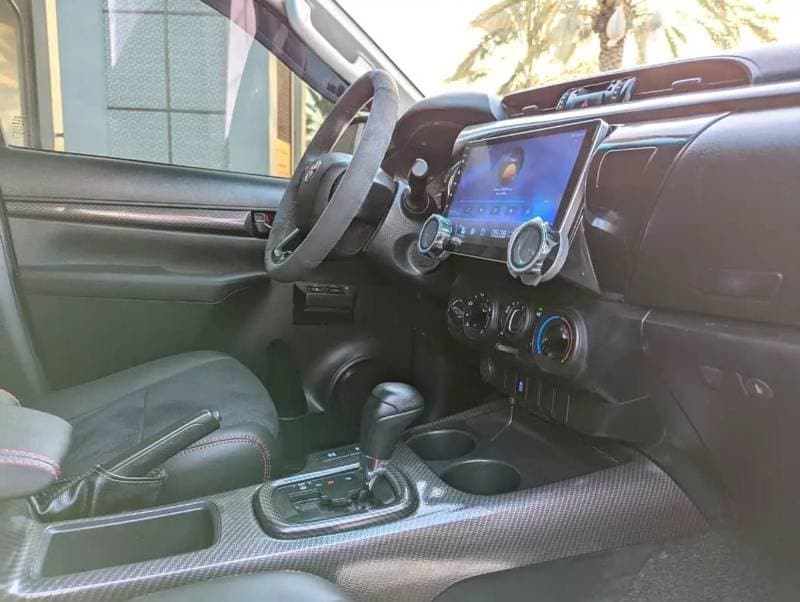 2020 Toyota Hilux GR SPORT thumbnail 4