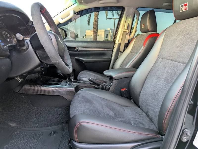 2020 Toyota Hilux GR SPORT thumbnail 8