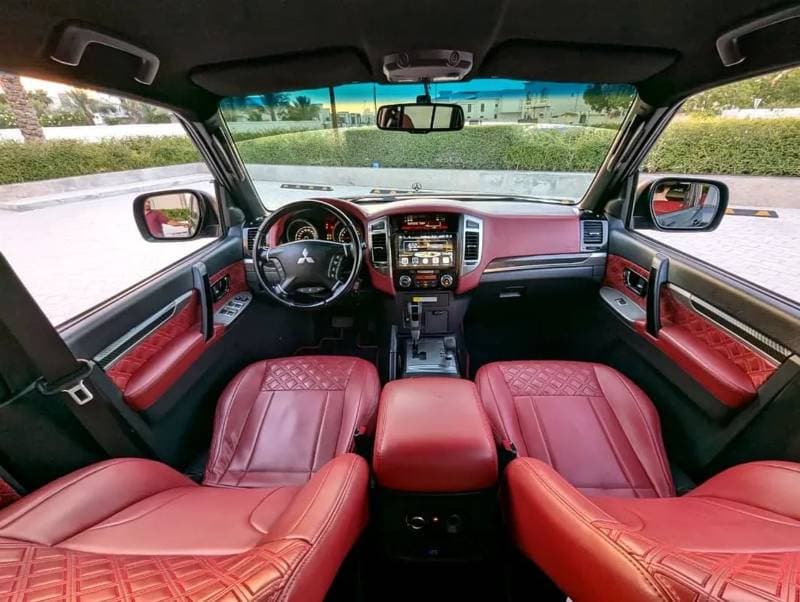 2020 Mitsubishi Pajero GLS thumbnail 3