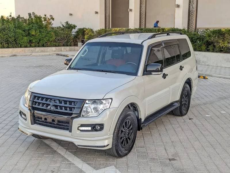 2015 Mitsubishi Pajero GLS MIDLINE thumbnail 2
