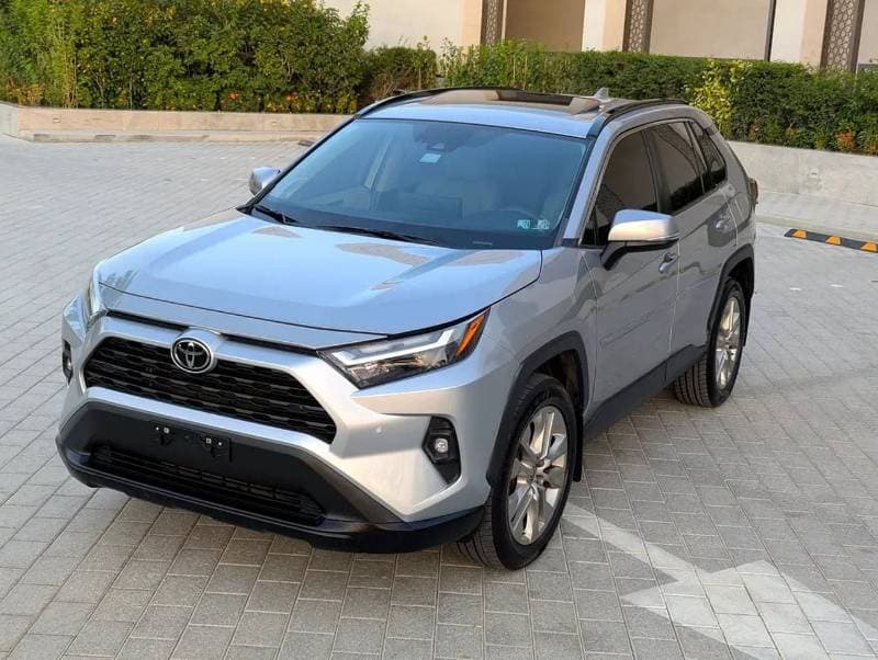 2023 Toyota RAV4 LE thumbnail 2