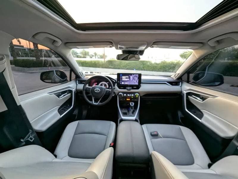 2023 Toyota RAV4 LE thumbnail 4