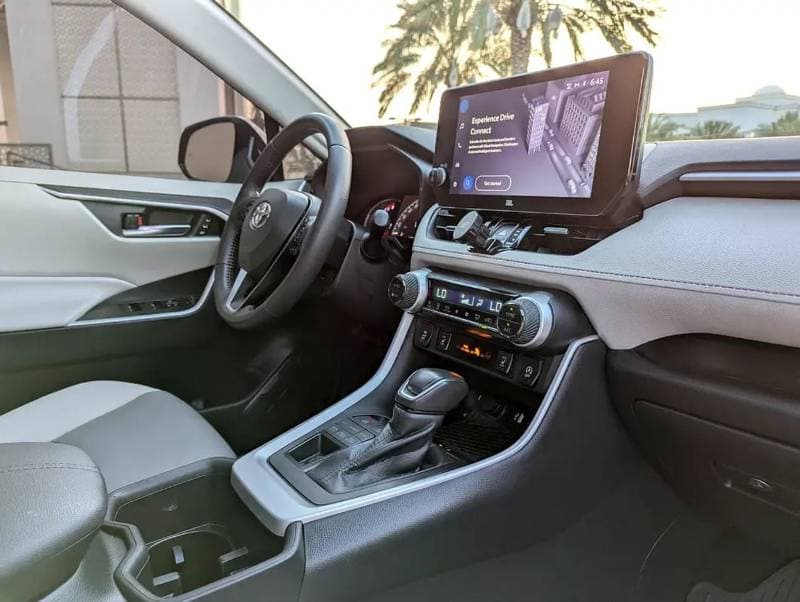 2023 Toyota RAV4 LE thumbnail 5