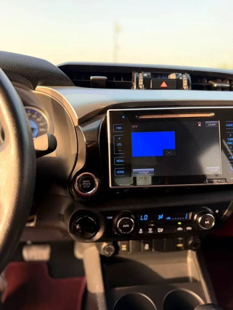 2018 Toyota Hilux TRD thumbnail 5