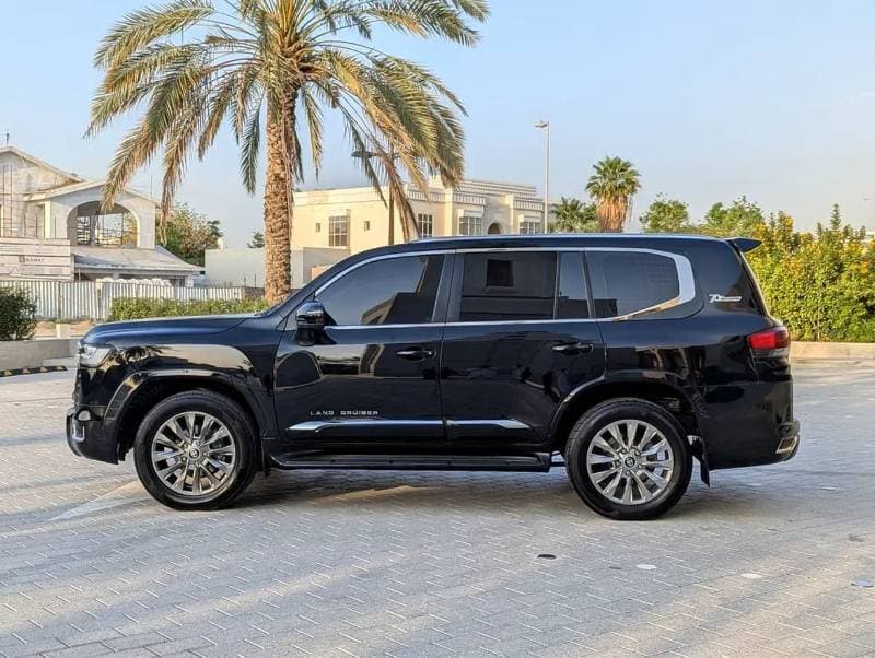 2020 Toyota Land Cruiser GXR thumbnail 8