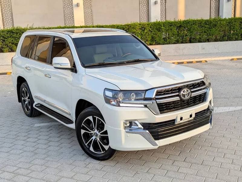 2018 Toyota Land Cruiser GXR thumbnail 2