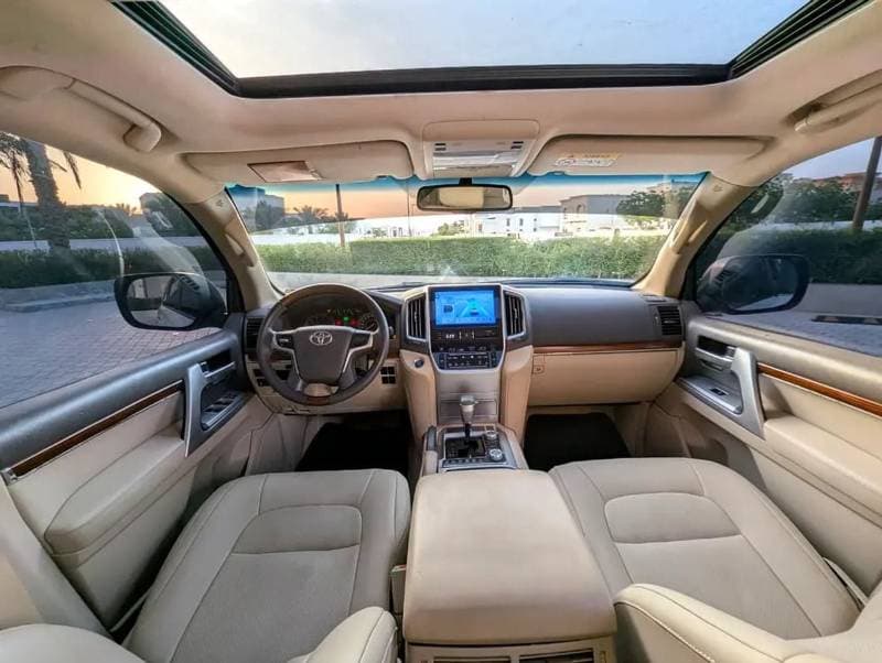 2018 Toyota Land Cruiser GXR thumbnail 3