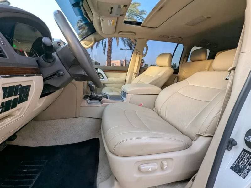 2018 Toyota Land Cruiser GXR thumbnail 4