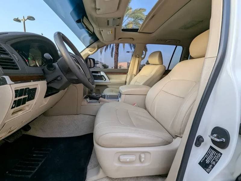 2018 Toyota Land Cruiser GXR thumbnail 5