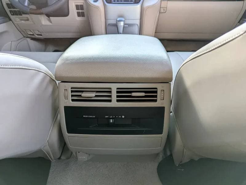2018 Toyota Land Cruiser GXR thumbnail 8