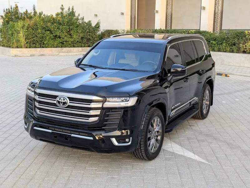 2019 Toyota Land Cruiser GXR thumbnail 2