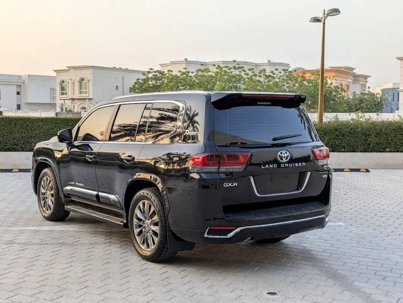 2019 Toyota Land Cruiser GXR thumbnail 4