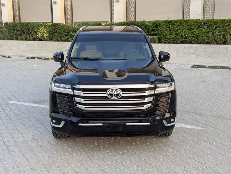 2019 Toyota Land Cruiser GXR thumbnail 3