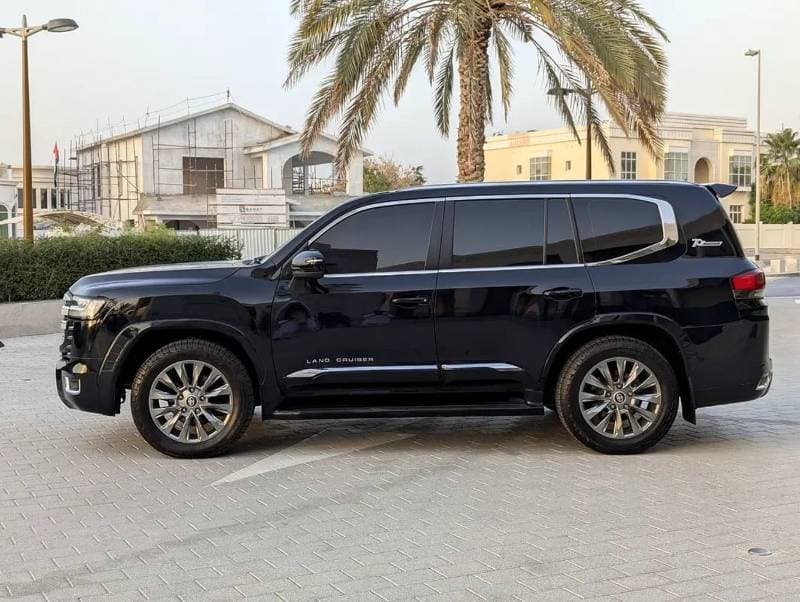 2019 Toyota Land Cruiser GXR thumbnail 7
