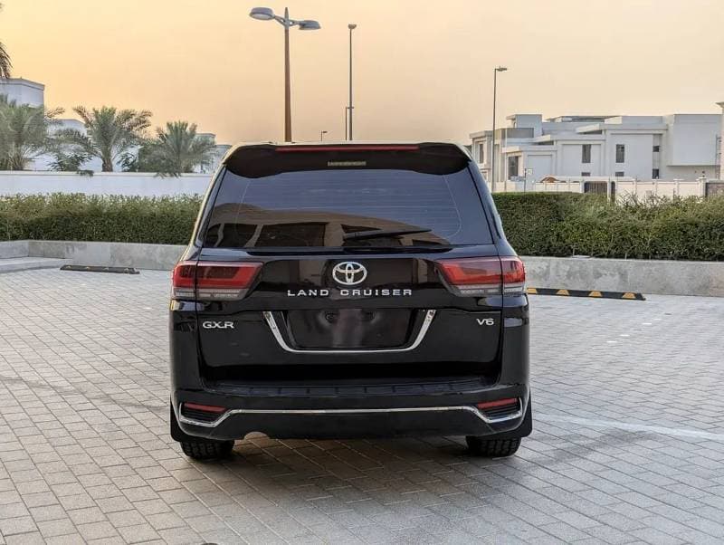 2019 Toyota Land Cruiser GXR thumbnail 6