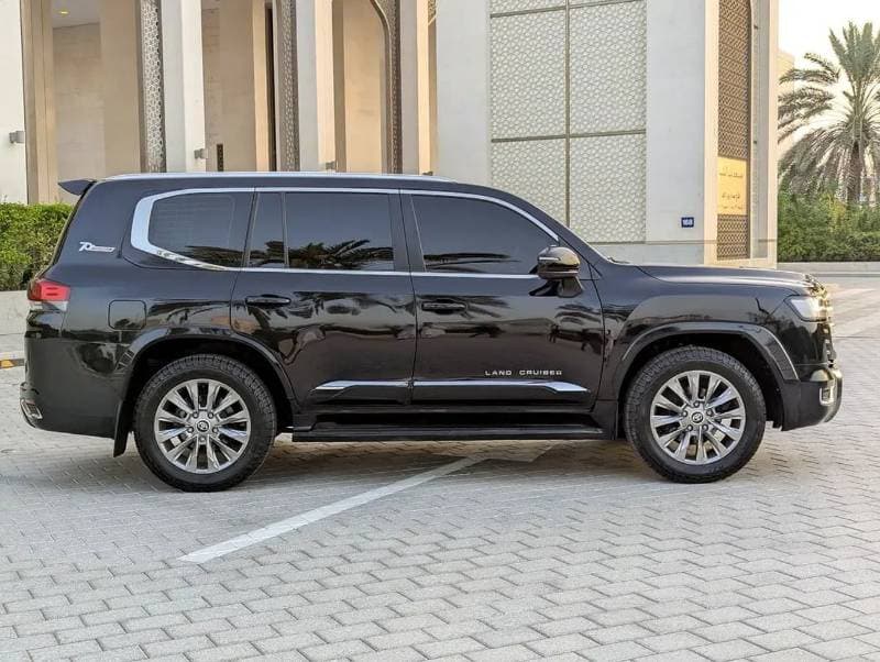 2019 Toyota Land Cruiser GXR thumbnail 8