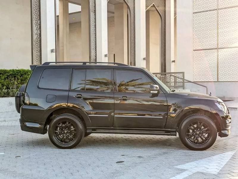 2020 Mitsubishi Pajero GLS MIDLINE thumbnail 7