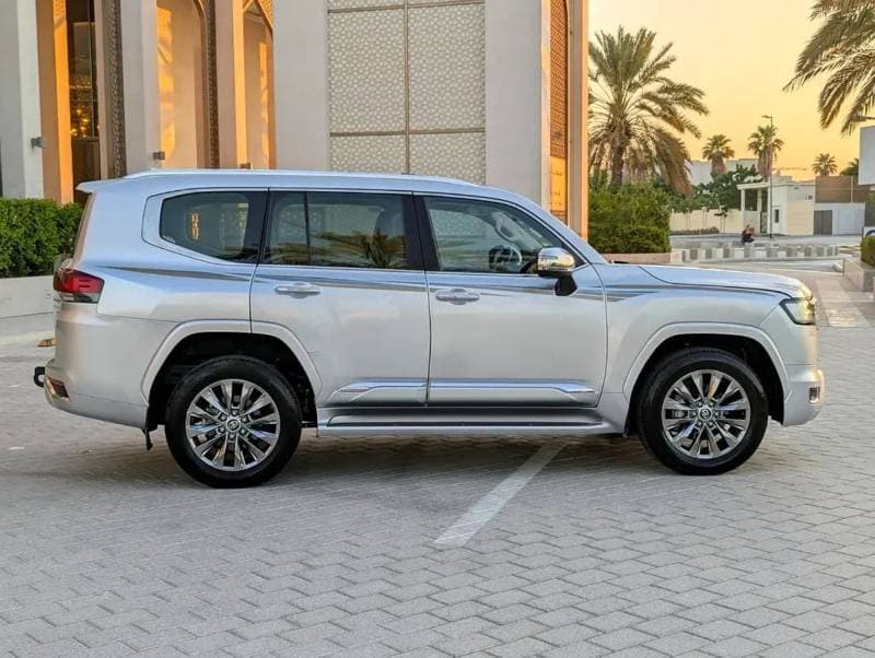 2024 Toyota Land Cruiser VXR thumbnail 7