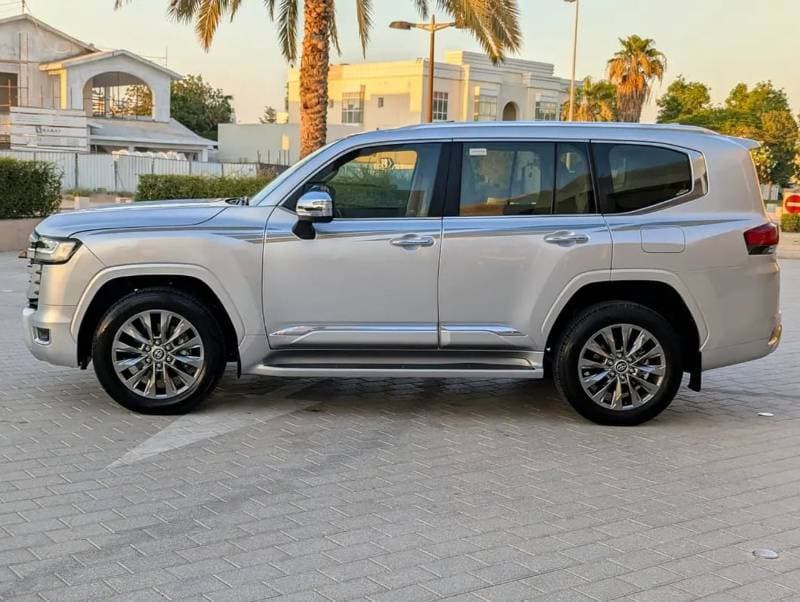 2024 Toyota Land Cruiser VXR thumbnail 8