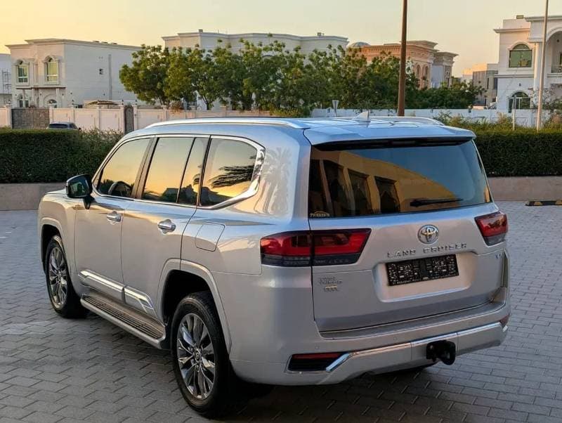 2024 Toyota Land Cruiser VXR thumbnail 4