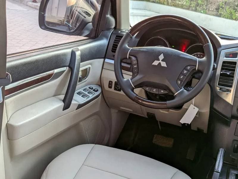 2015 Mitsubishi Pajero GLS MIDLINE thumbnail 8