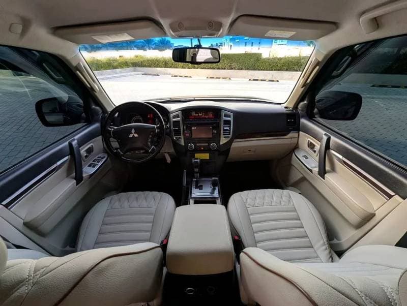 2017 Mitsubishi Pajero GLS MIDLINE thumbnail 3