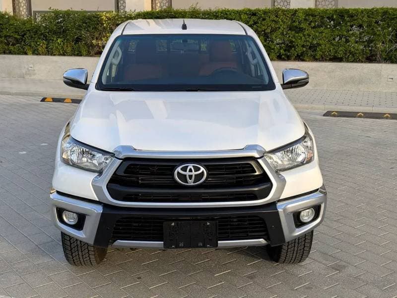 2024 Toyota Hilux GL thumbnail 2