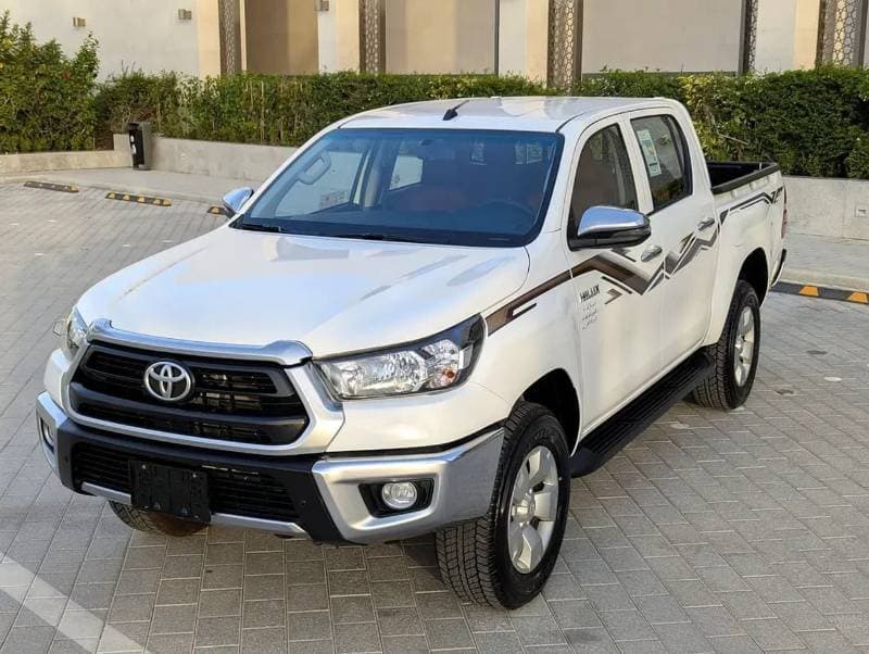 2024 Toyota Hilux GL thumbnail 3