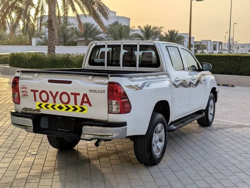 2024 Toyota Hilux GL thumbnail 5