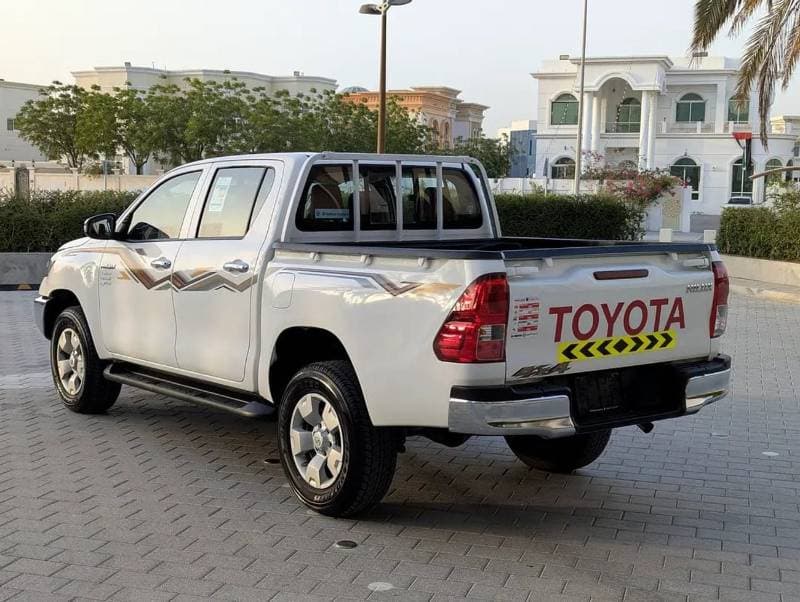 2024 Toyota Hilux GL thumbnail 7