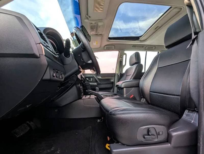 2015 Mitsubishi Pajero GLS TOP thumbnail 8